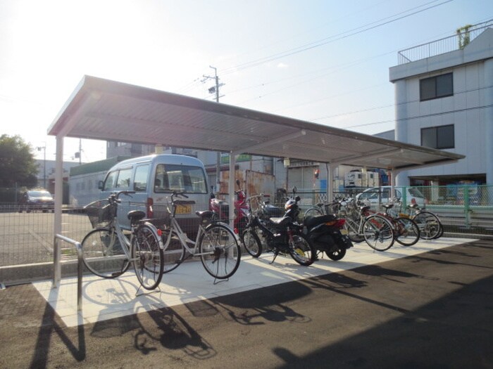 物件外観写真3　(駐輪場)