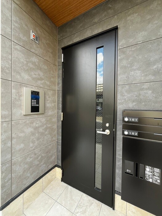 物件外観写真4　(エントランス部分)