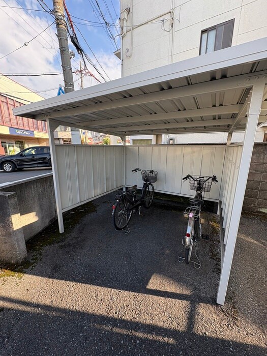 物件外観写真3　(駐輪場)