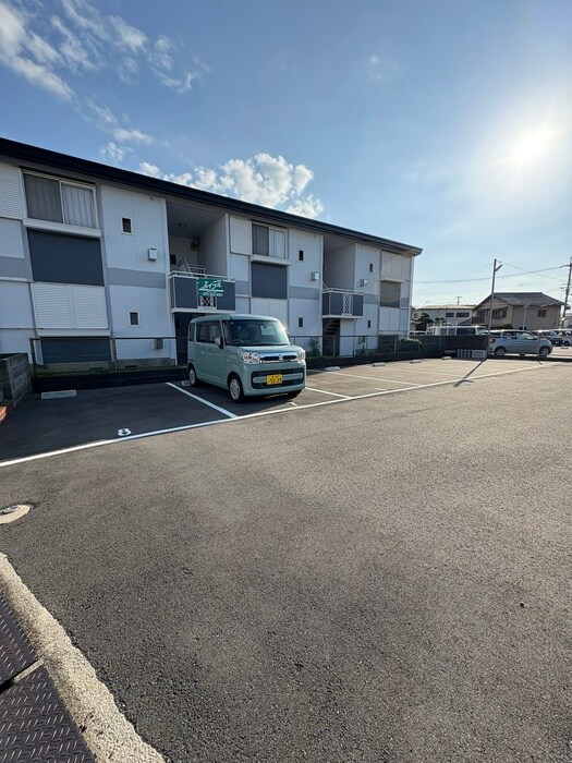 物件外観写真5　(駐車場)