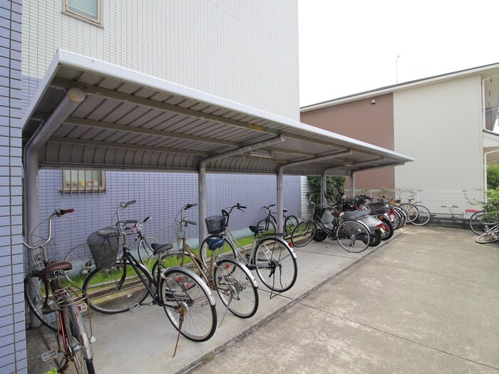 物件外観写真6　(駐輪場)