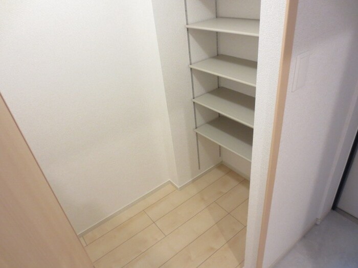 物件内観写真12　(収納)