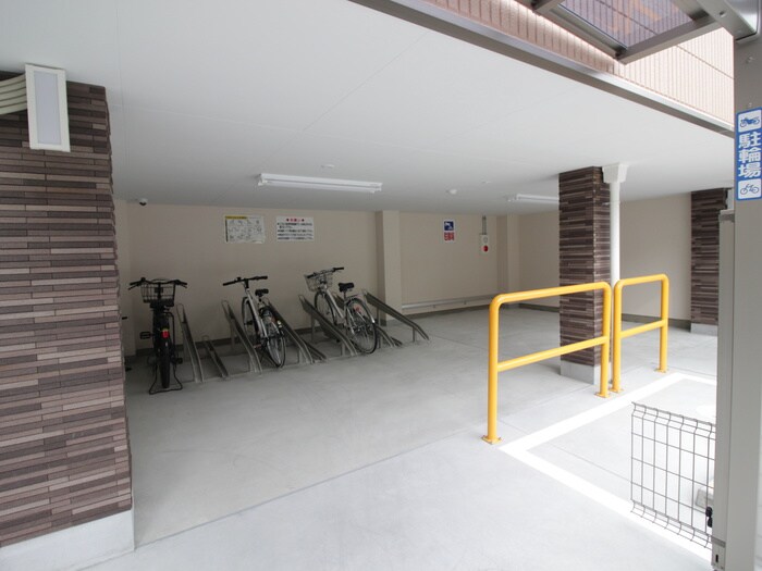 物件外観写真3　(駐輪場)