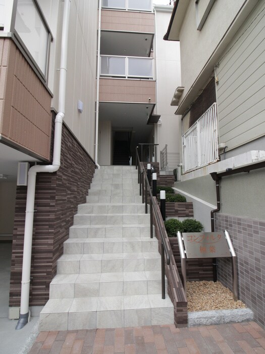 物件外観写真4　(エントランス部分)