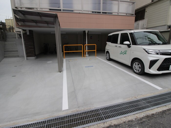 物件外観写真5　(駐車場)