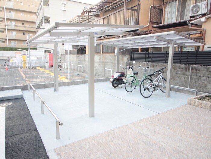 物件外観写真2　(駐輪場)