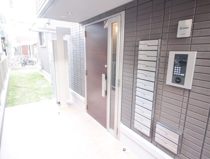 物件外観写真3　(エントランス部分)