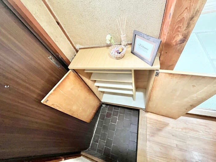 物件内観写真18　(玄関)