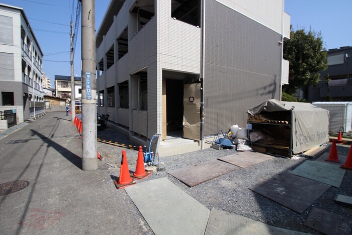 物件外観写真4　(エントランス部分)