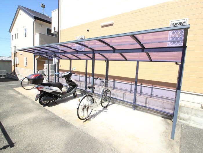 物件外観写真2　(駐輪場)