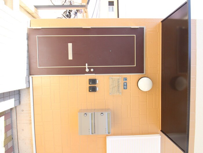 物件外観写真6　(エントランス部分)