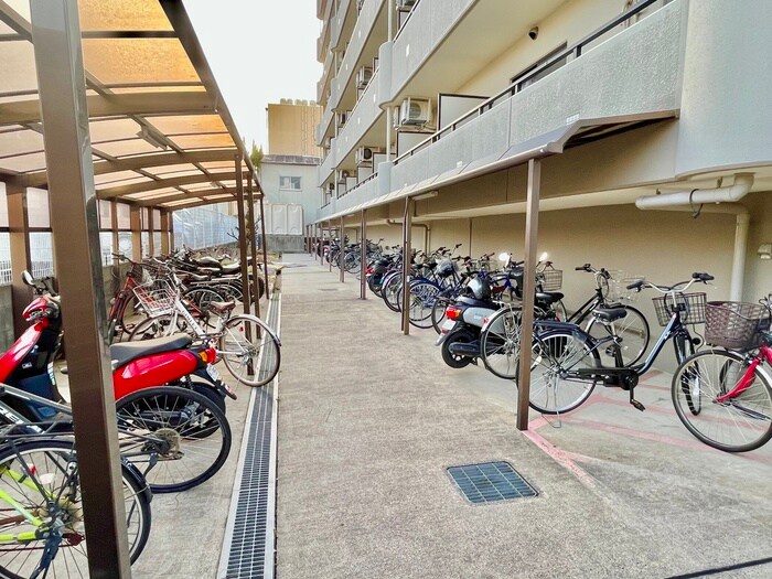 物件外観写真4　(駐輪場)