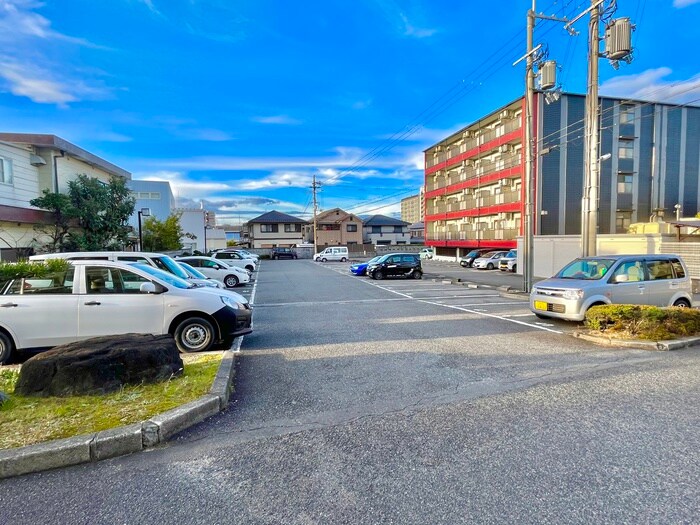 物件外観写真5　(駐車場)