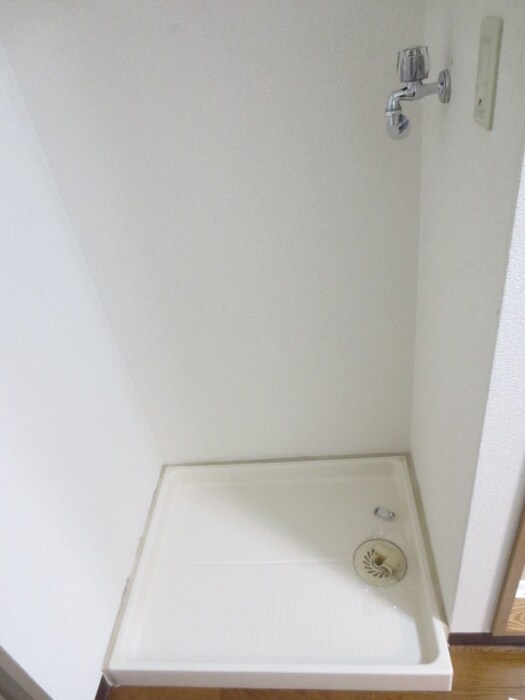 物件内観写真11　(洗濯機置場)