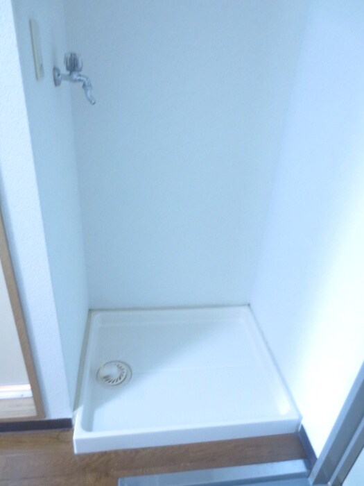 物件内観写真12　(洗濯機置場)