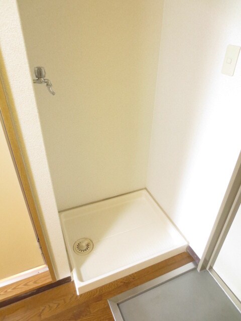 物件内観写真13　(洗濯機置場)