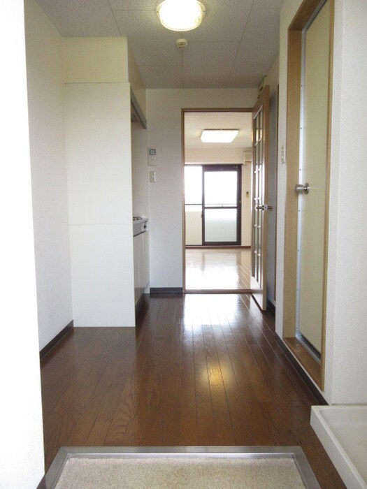 物件内観写真18　(玄関)