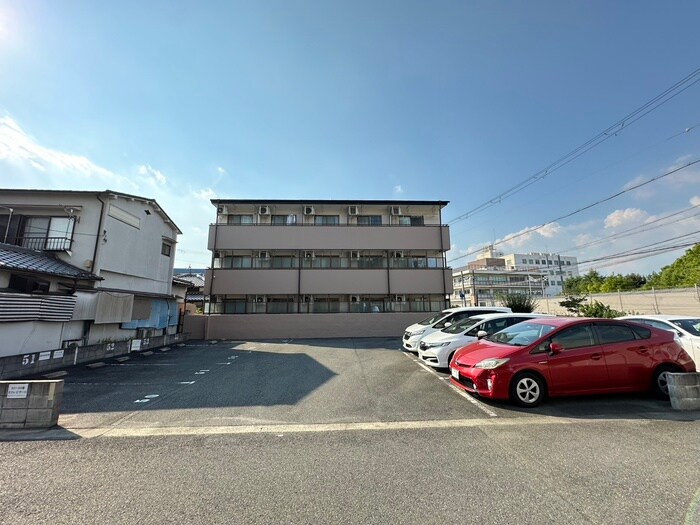 物件外観写真4　(駐車場)