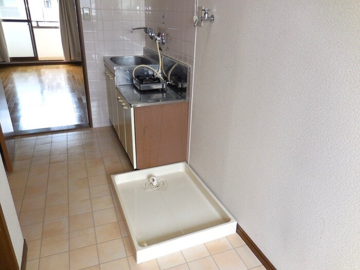 物件内観写真12　(洗濯機置場)