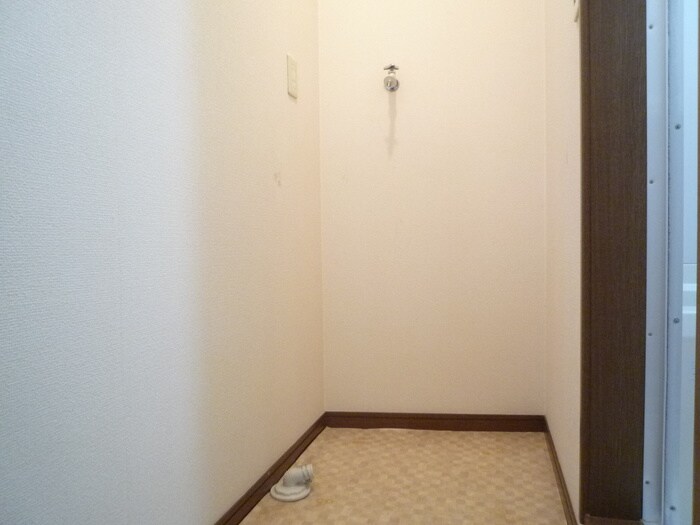 物件内観写真13　(洗濯機置場)