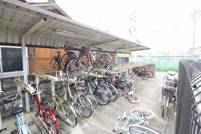 物件外観写真3　(駐輪場)