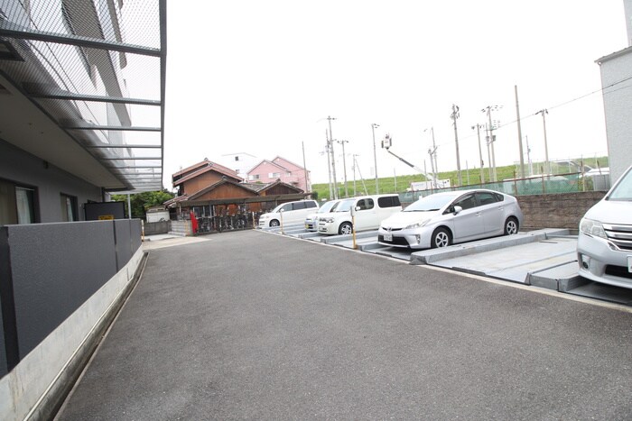 物件外観写真6　(駐車場)
