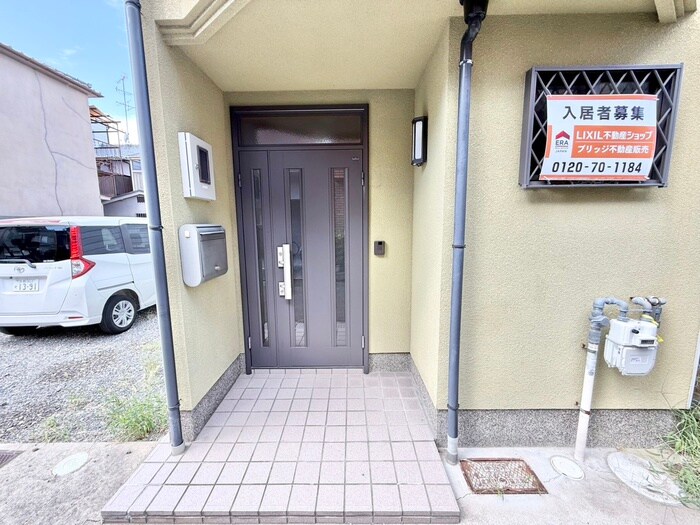 物件外観写真5　(エントランス部分)