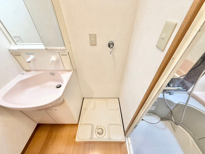 物件内観写真16　(洗濯機置場)