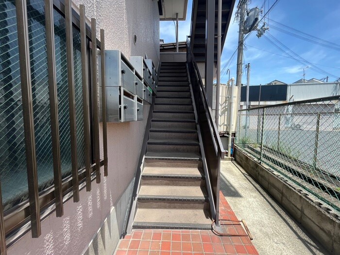 物件外観写真5　(エントランス部分)