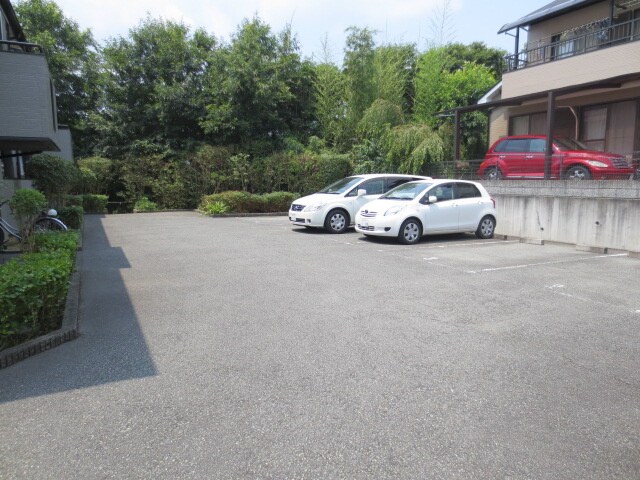 物件外観写真3　(駐車場)