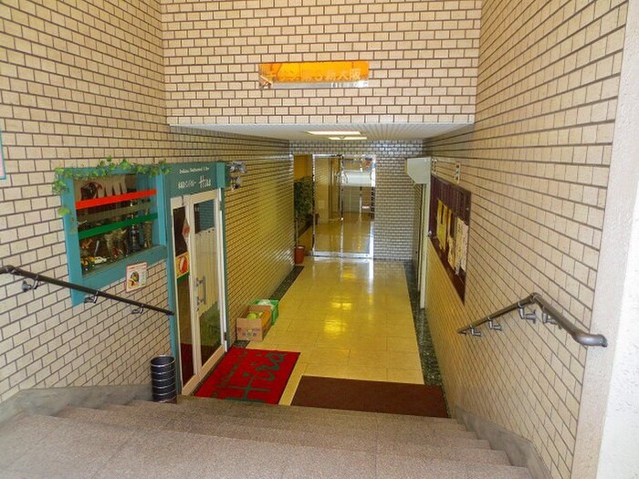 物件外観写真2　(エントランス部分)