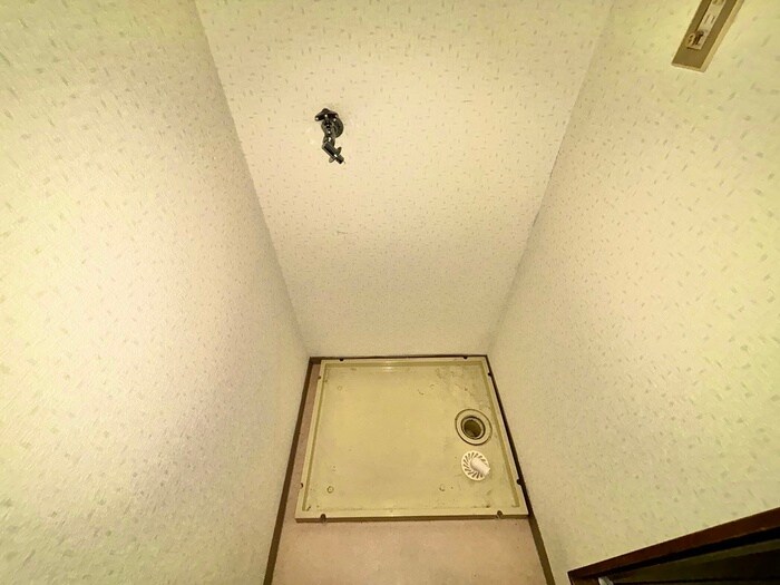 物件内観写真12　(洗濯機置場)