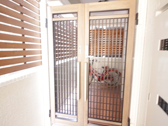 物件外観写真4　(エントランス部分)