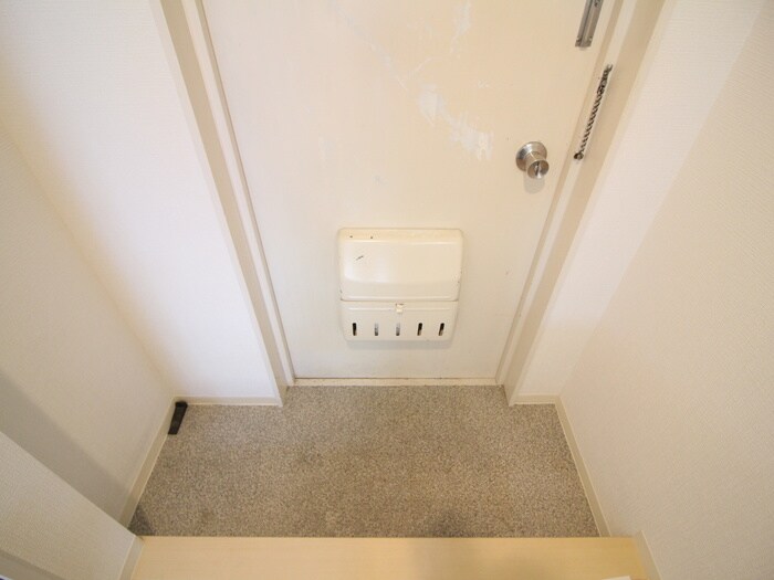 物件内観写真11　(玄関)