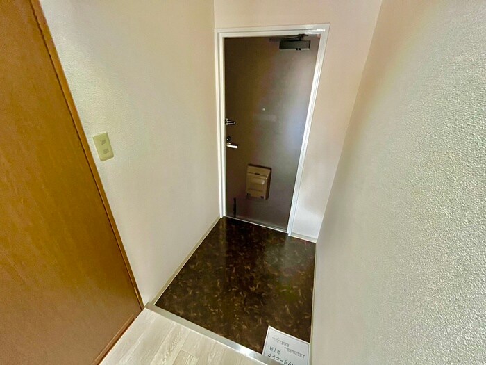物件内観写真14　(玄関)