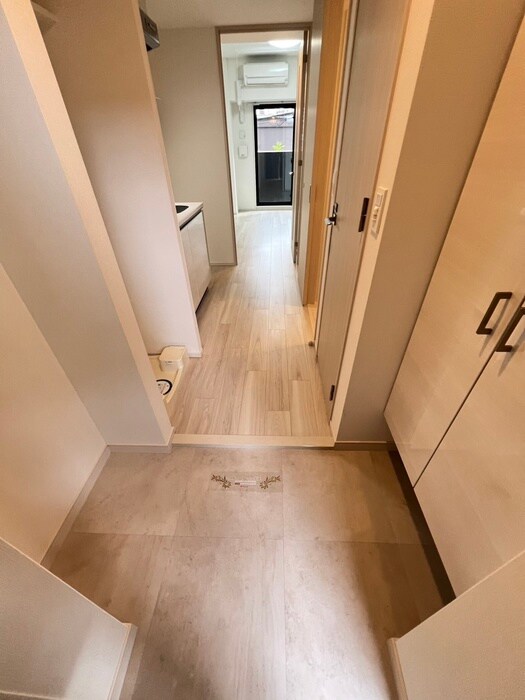 物件内観写真7　(玄関)