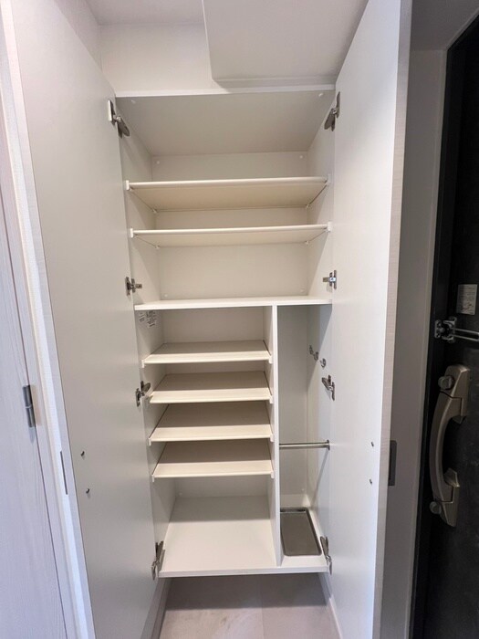 物件内観写真8　(靴箱)