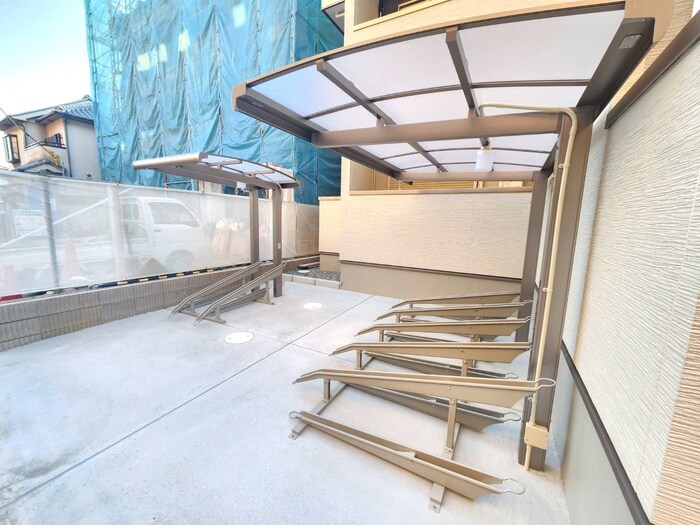 物件外観写真4　(駐輪場)