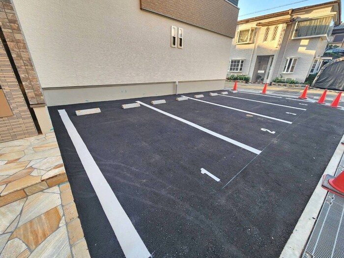 物件外観写真5　(駐車場)