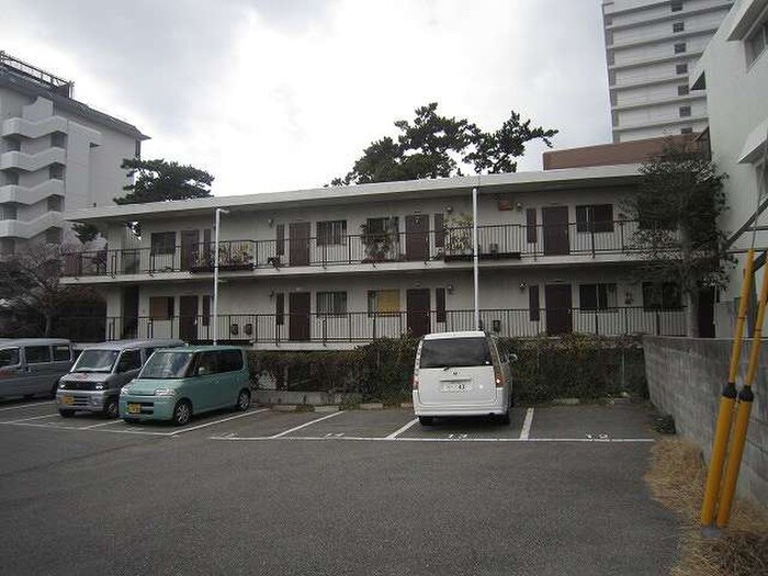 物件外観写真6　(駐車場)