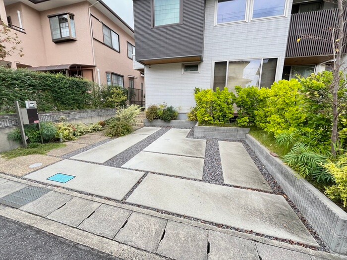 物件外観写真3　(駐車場)