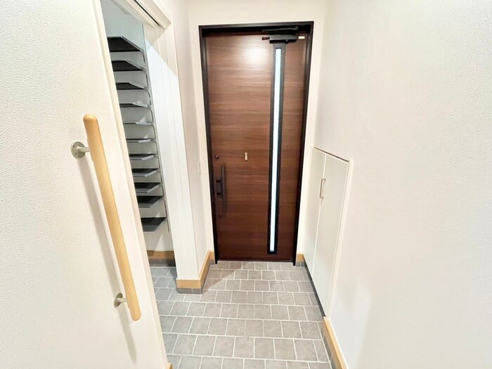 物件内観写真22　(玄関)
