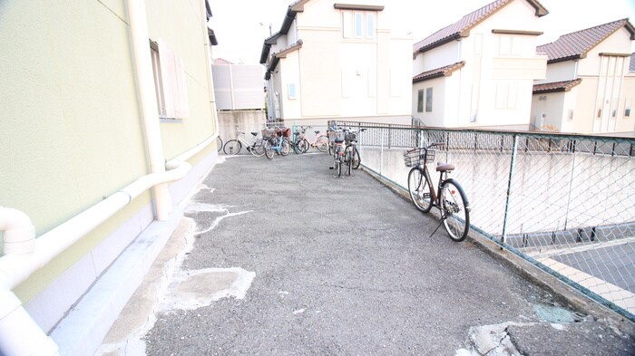 物件外観写真5　(駐輪場)