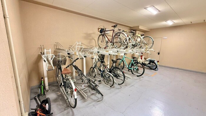 物件外観写真4　(駐輪場)