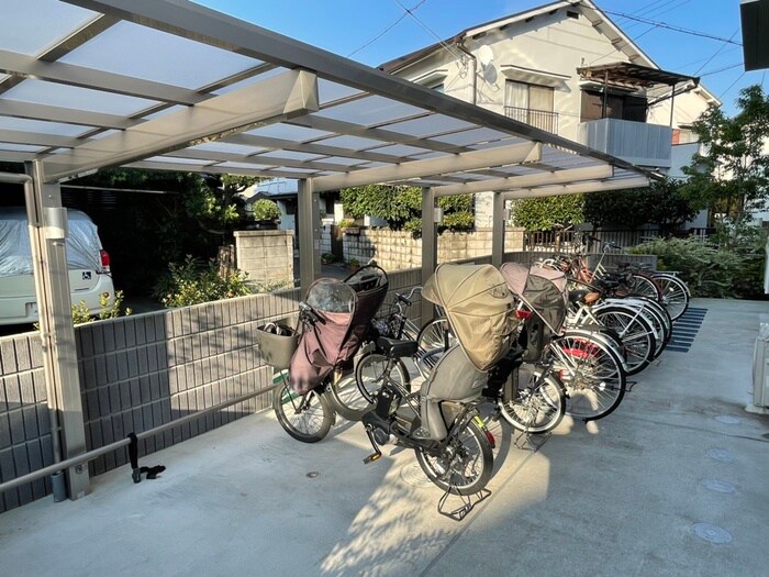 物件外観写真5　(駐輪場)