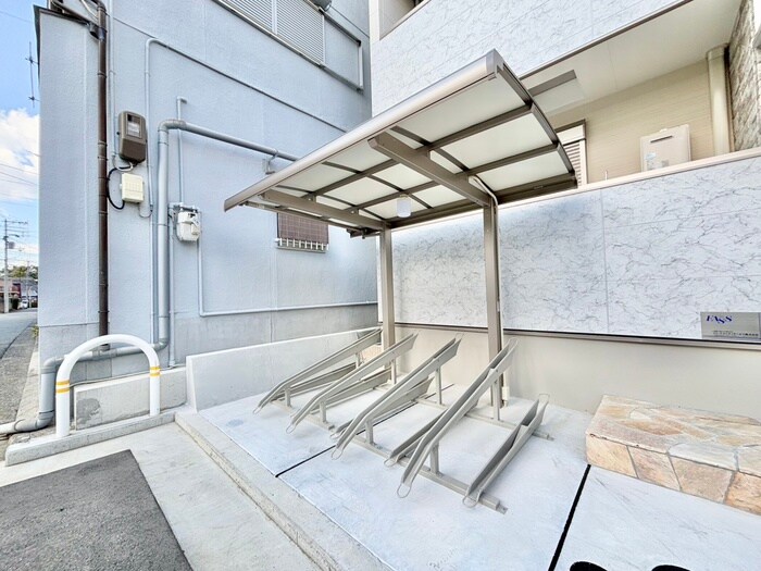 物件外観写真5　(駐輪場)