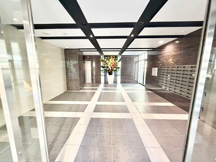 物件外観写真2　(エントランス部分)