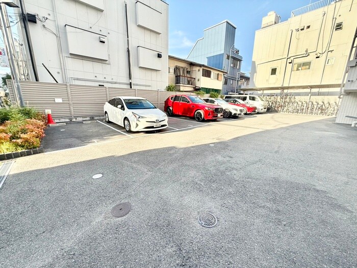 物件外観写真6　(駐車場)