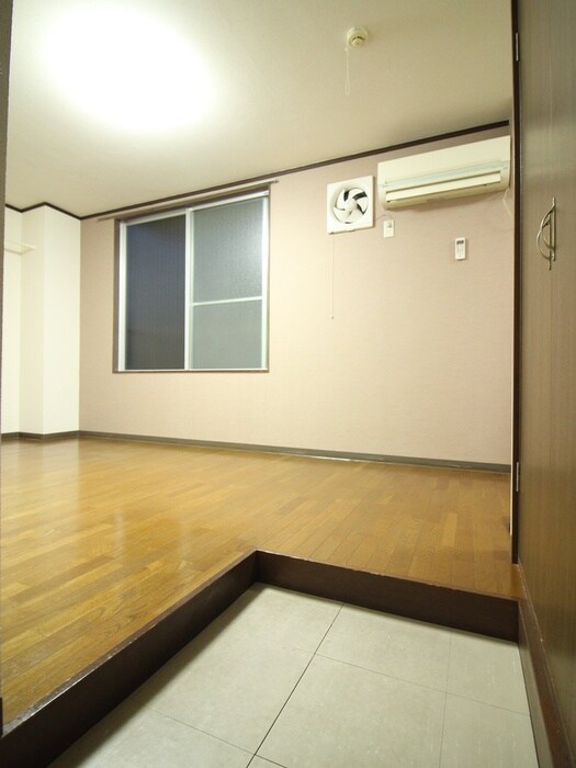 物件内観写真16　(玄関)