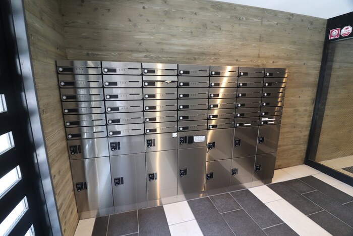 物件外観写真6　(エントランス部分)